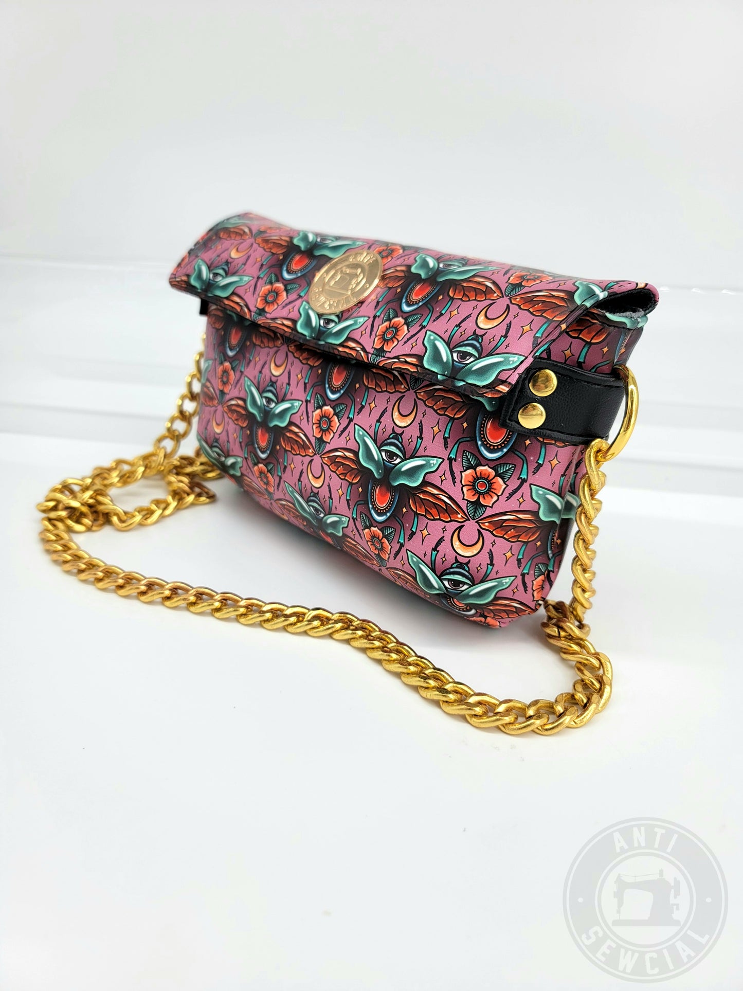 Beetle Jewel Crossbody