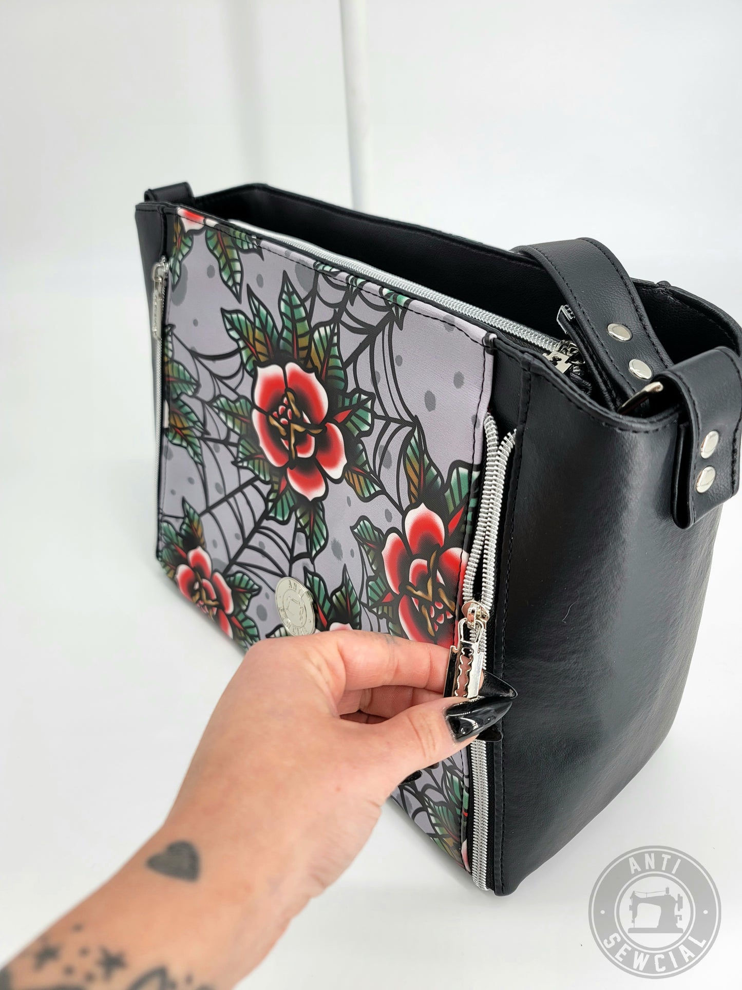 Spider Webs And Roses (traditional) Shoulder Bag